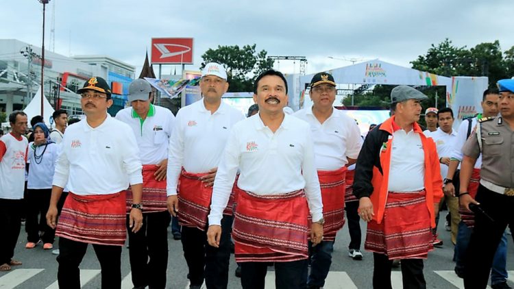Kapolda Sumbar, Irjen Pol Fakhrizal (tengah) dalam acara Milenial Road Safety Festival di Padang (Foto: Humas Polda Sumbar)