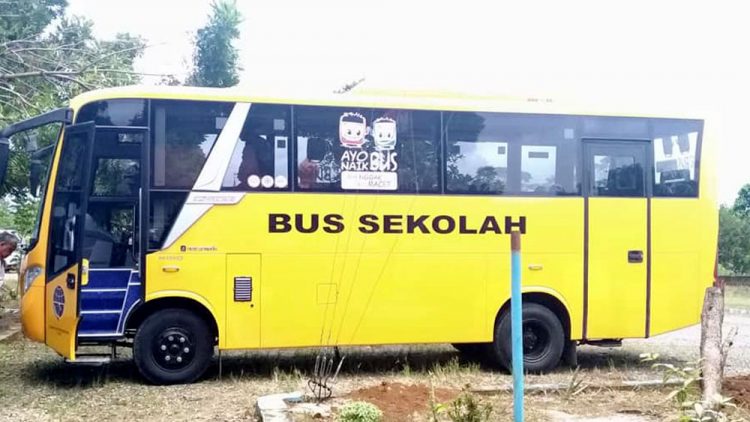 Bus gratis yang disediakan Pemkab Dharmasraya untuk pelajar di daerah itu (Foto: Humas Pemkab Dharmasraya)