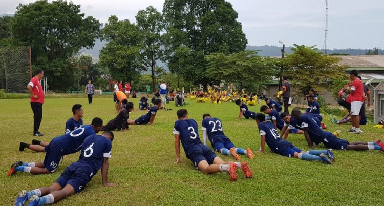 Semen Padang FC latihan terakhir jelang bulan suci Ramadan 1440 Hijriah di Lapangan Mess Padang, Jumat (3/5). (Hery)