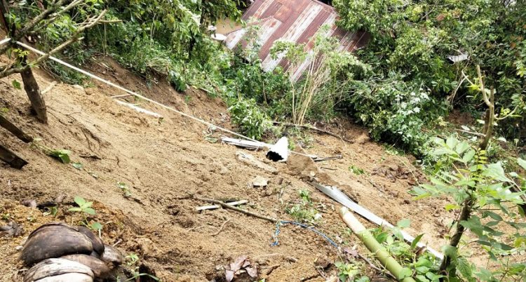 Material longsor menimpa rumah warga di Kota Sawahlunto. (BPBD Sawahlunto)