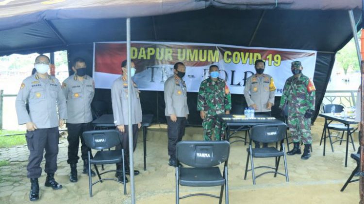 Polri dan TNI Kerja Sama Bangun Dapur Umum di Padang