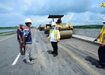 Baca Berita Seputar Tol Trans Sumatra: Menteri Basuki memerintahkan BUJT untuk segera memperbaiki keretakan dan lubang di jalan tol Trans Sumatra