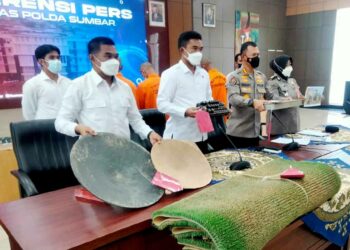 Berita Sumbar terbaru dan terkini hari ini: Polda Sumbar meringkus empat terduga penambang ilegal di Kabupaten Pasaman dan Sijunjung.