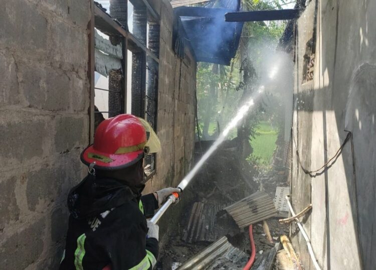 Berita Padang - berita Sumbar terbaru dan terkini hari ini: Dua unit rumah terbakar di Padang. Kerugian ditaksir mencapai Rp500 juta.