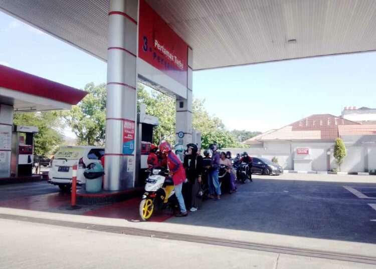 Berita Padang - berita Sumbar terbaru dan terkini hari ini: BBM jenis Pertalite langka di Padang usai harga Pertamax naik.