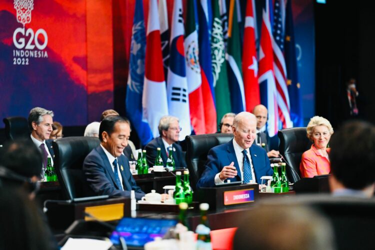 Presiden Joko Widodo dan sejumlah kepala negara dalam KTT G20 di Bali. [Foto: Biro Pers Sekretariat Presiden]