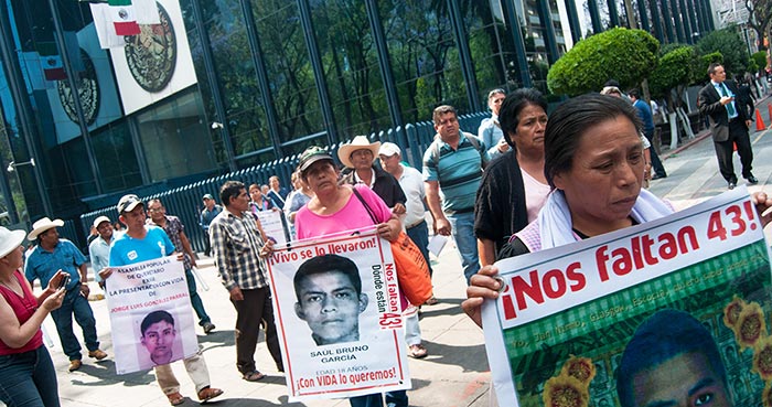 Padres de 43 desaparecidos de Ayotzinapa