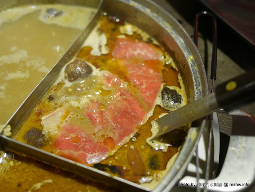 【食記】台北蒙古紅蒙古火鍋@大安捷運MRT國父紀念館 : 湯頭過癮,食材犯規,想吃道地蒙古鍋的...就是這裡啦! 中式 區域 午餐 台北市 吃到飽 大安區 宵夜 捷運美食MRT&BRT 晚餐 海鮮 火鍋/鍋物 蒙古料理 飲食/食記/吃吃喝喝 麻辣 