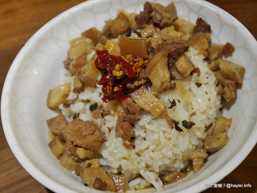 雙月食品社 養生美食台大醫院 湯清味美，料多到滿出來的捷運善導寺站附近的平價藥膳溫補首選！非凡電視推薦！外帶去探病或回家吃都很棒～超推麻油雞麵線、虱目魚肚蛤蜊雞湯、各式滷透透滷味跟肥嫩美味鮮蚵！ 中式料理 保養品分享 健康養身 飲食集錦 