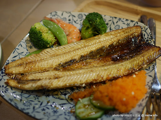 【食記】台中秋刀闘肥牛-極旨丼飯專賣店 SAURY&BEEF Restaurent＠西屯永豐棧酒店&大安公園-捷運BRT頂何厝 : 料理堅持與品質兼顧, 物超所值的海陸美味 區域 午餐 台中市 定食 捷運美食MRT&BRT 日式 晚餐 海鮮 牛排 蓋飯/丼飯 西屯區 雞排 飲食/食記/吃吃喝喝 