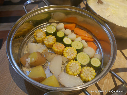 【食記】台中釜山珍妮佛.韓國九層海鮮塔 Pusan Jennifer文心加盟1號店@西屯捷運BRT市政府 : 鮮味滿滿!仙女下凡有看頭? 區域 午餐 台中市 捷運美食MRT&BRT 新聞與政治 晚餐 海鮮 火鍋/鍋物 西屯區 試吃試用業配文 鐵板料理 韓式 飲食/食記/吃吃喝喝 