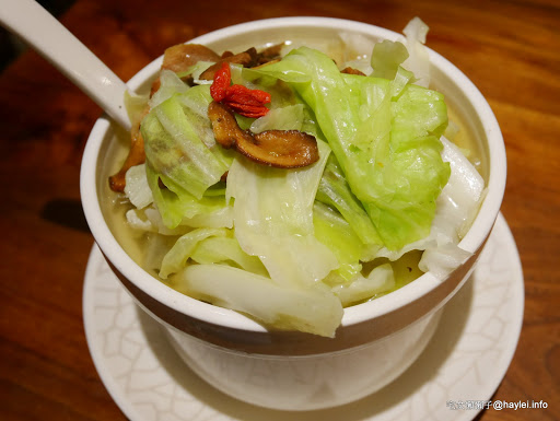 雙月食品社 養生美食台大醫院 湯清味美，料多到滿出來的捷運善導寺站附近的平價藥膳溫補首選！非凡電視推薦！外帶去探病或回家吃都很棒～超推麻油雞麵線、虱目魚肚蛤蜊雞湯、各式滷透透滷味跟肥嫩美味鮮蚵！ 中式料理 保養品分享 健康養身 飲食集錦 