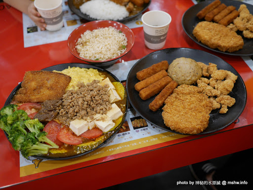 【食記】台中王子咖哩第一卷@龍井東海夜市商圈 : 新醬料心享受...來自野島家的咖哩王子紀念特別店 DIY料理 冰品 冰淇淋 區域 午餐 台中市 日式 晚餐 蓋飯/丼飯 蛋包飯 豬排 輕食 速食 飲食/食記/吃吃喝喝 龍井區 