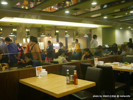 【食記】台中Joyful Steak House 饗厚牛排-台中東海店@龍井東海夜市捷運BRT坪頂 : 喔喔, 原來岩燒也可以吃的很平價... 區域 午餐 台中市 台式 捷運美食MRT&BRT 排餐 晚餐 石板料理 自助吧 西式 豬排 雞排 飲食/食記/吃吃喝喝 龍井區 