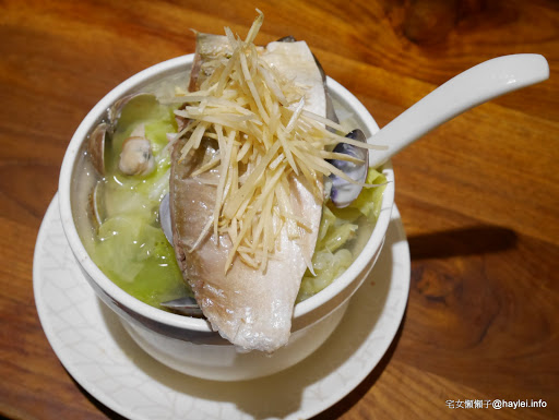 雙月食品社 養生美食台大醫院 湯清味美，料多到滿出來的捷運善導寺站附近的平價藥膳溫補首選！非凡電視推薦！外帶去探病或回家吃都很棒～超推麻油雞麵線、虱目魚肚蛤蜊雞湯、各式滷透透滷味跟肥嫩美味鮮蚵！ 中式料理 保養品分享 健康養身 飲食集錦 