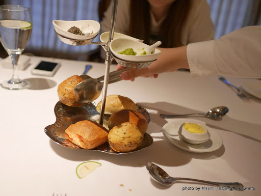 【食記】台北The Riviera Hotel 歐華酒店地中海牛排館@中山捷運MRT中山國小 : 口感絕佳~45天熟成極黑神戶肋眼牛排套餐,定情約會的好地方! 下午茶 中山區 區域 午餐 台北市 和牛 婚宴 捷運美食MRT&BRT 排餐 新聞與政治 晚餐 熟成 美式 西式 試吃試用業配文 豬排 豬腳 雞肉捲 飲食/食記/吃吃喝喝 