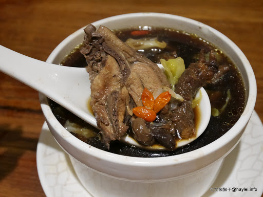 雙月食品社 養生美食台大醫院 湯清味美，料多到滿出來的捷運善導寺站附近的平價藥膳溫補首選！非凡電視推薦！外帶去探病或回家吃都很棒～超推麻油雞麵線、虱目魚肚蛤蜊雞湯、各式滷透透滷味跟肥嫩美味鮮蚵！ 中式料理 保養品分享 健康養身 飲食集錦 