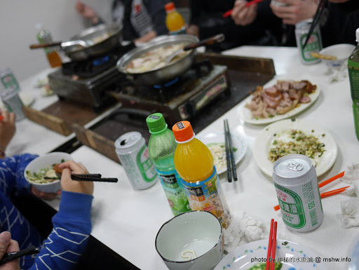 【食記】台中士官長酸菜白肉鍋-士官長野地餐廳@北區武昌公園 : 吃粗飽還得將就一下,取名野地餐廳就可以弄這麼髒嗎? 中式 北區 區域 台中市 晚餐 火鍋/鍋物 飲食/食記/吃吃喝喝 
