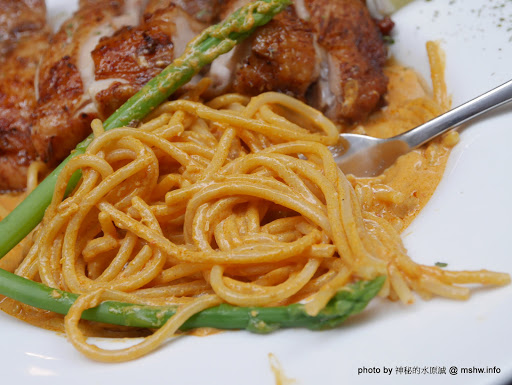 【食記】台中Wood Door 木門咖啡-Coffee, Waffle, Sandwich, Pasta, Dessert@南屯 : 環境舒適,食材用心,大份量義大利麵好食在! 下午茶 區域 午餐 南屯區 台中市 咖啡簡餐 早餐 晚餐 烤雞 糕餅烘培 義式 輕食 飲食/食記/吃吃喝喝 馬來西亞料理 麵食類 