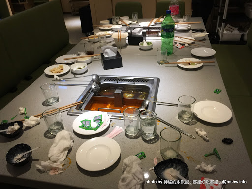 【食記】台中海底撈火鍋 HaidilaoTaiwan 教戰守則?@西屯大遠百-捷運BRT新光遠百 : 美甲.按摩.京劇變臉與貼心服務...這就是四川的餐飲業?不過價格都幫你加在菜單上了XD 中式 冰品 冰淇淋 區域 午餐 台中市 晚餐 海鮮 火鍋/鍋物 西屯區 飲食/食記/吃吃喝喝 麻辣 