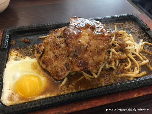 【食記】台中成功牛排@西區教育大學&模範市場 : 鐵板麵不錯吃~午餐CP值還可以! 區域 午餐 台中市 台式 小吃 晚餐 牛排 西區 豬排 鐵板料理 飲食/食記/吃吃喝喝 