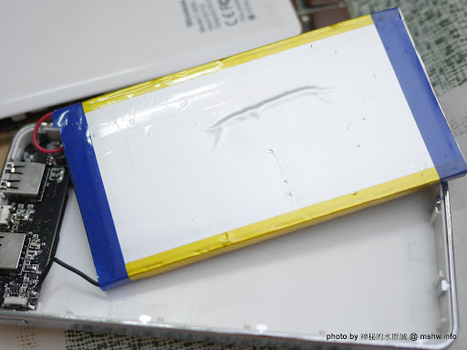 【數位3C】真的有兩萬嗎? Wireless Power Bank T-200b - Qi&WPC無線充電標準,20000mAh鋰聚合物行動電源開箱,拆解與心得 3C/資訊/通訊/網路 新聞與政治 硬體 行動電話 開箱 