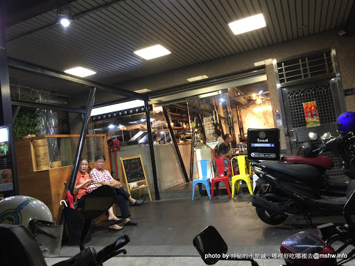 【食記】台中壹玖捌捌銷魂鍋貼專賣店@西區廣三SOGO百貨-捷運BRT科博館 : 荷包銷魂必點!?口味有待加強的彰化北斗知名鍋貼品牌 中式 區域 午餐 台中市 台式 小吃 晚餐 水餃&煎餃&鍋貼 西區 飲食/食記/吃吃喝喝 