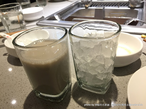 【食記】台中海底撈火鍋 HaidilaoTaiwan 教戰守則?@西屯大遠百-捷運BRT新光遠百 : 美甲.按摩.京劇變臉與貼心服務...這就是四川的餐飲業?不過價格都幫你加在菜單上了XD 中式 冰品 冰淇淋 區域 午餐 台中市 晚餐 海鮮 火鍋/鍋物 西屯區 飲食/食記/吃吃喝喝 麻辣 