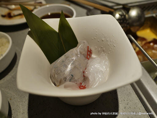【食記】台中海底撈火鍋 HaidilaoTaiwan 教戰守則?@西屯大遠百-捷運BRT新光遠百 : 美甲.按摩.京劇變臉與貼心服務...這就是四川的餐飲業?不過價格都幫你加在菜單上了XD 中式 冰品 冰淇淋 區域 午餐 台中市 晚餐 海鮮 火鍋/鍋物 西屯區 飲食/食記/吃吃喝喝 麻辣 