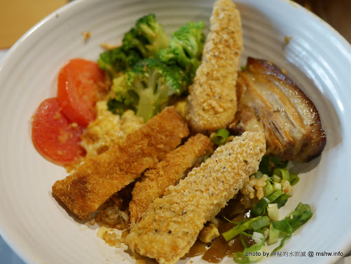【食記】台中ラ一メン野島家麵屋河南店@西屯逢甲夜市 : 率性新吃法!奶蓋咖哩麵.客製化丼飯等你來嘗鮮~招牌美味一次滿足 DIY料理 下午茶 區域 午餐 台中市 咖哩 拉麵 日式 晚餐 蓋飯/丼飯 西屯區 豬排 飲食/食記/吃吃喝喝 麵食類 