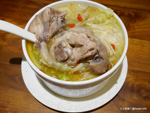 雙月食品社 養生美食台大醫院 湯清味美，料多到滿出來的捷運善導寺站附近的平價藥膳溫補首選！非凡電視推薦！外帶去探病或回家吃都很棒～超推麻油雞麵線、虱目魚肚蛤蜊雞湯、各式滷透透滷味跟肥嫩美味鮮蚵！ 中式料理 保養品分享 健康養身 飲食集錦 