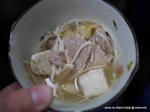 【食記】台中士官長酸菜白肉鍋-士官長野地餐廳@北區武昌公園 : 吃粗飽還得將就一下,取名野地餐廳就可以弄這麼髒嗎? 中式 北區 區域 台中市 晚餐 火鍋/鍋物 飲食/食記/吃吃喝喝 