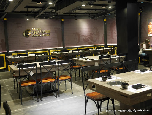 【食記】台中DoubleG 打啵G起司年糕鍋(台灣3號店)-釜山向上站地鐵主題餐廳@台中西區韓式料理 : 釜山電影節加持的鍋巴烤雞 區域 午餐 台中市 晚餐 烤雞 焗烤 石鍋 西區 起司&芝士 農產品料理 飲食/食記/吃吃喝喝 