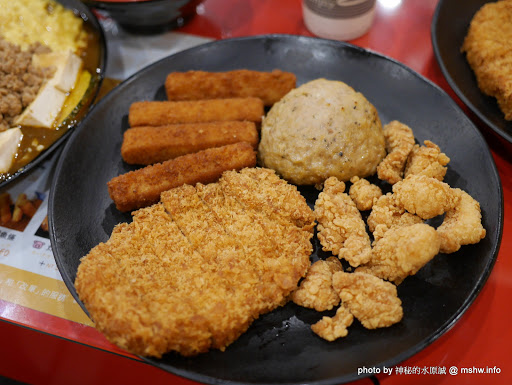 【食記】台中王子咖哩第一卷@龍井東海夜市商圈 : 新醬料心享受...來自野島家的咖哩王子紀念特別店 DIY料理 冰品 冰淇淋 區域 午餐 台中市 日式 晚餐 蓋飯/丼飯 蛋包飯 豬排 輕食 速食 飲食/食記/吃吃喝喝 龍井區 