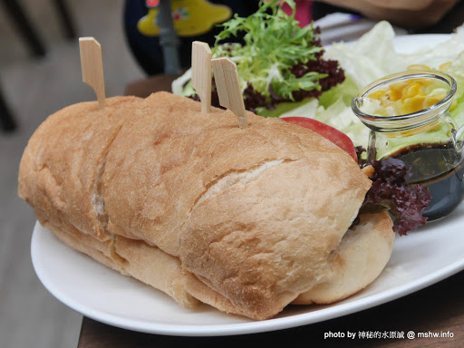 【食記】台中Wood Door 木門咖啡-Coffee, Waffle, Sandwich, Pasta, Dessert@南屯 : 環境舒適,食材用心,大份量義大利麵好食在! 下午茶 區域 午餐 南屯區 台中市 咖啡簡餐 早餐 晚餐 烤雞 糕餅烘培 義式 輕食 飲食/食記/吃吃喝喝 馬來西亞料理 麵食類 