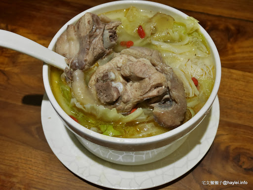 雙月食品社 養生美食台大醫院 湯清味美，料多到滿出來的捷運善導寺站附近的平價藥膳溫補首選！非凡電視推薦！外帶去探病或回家吃都很棒～超推麻油雞麵線、虱目魚肚蛤蜊雞湯、各式滷透透滷味跟肥嫩美味鮮蚵！ 中式料理 保養品分享 健康養身 飲食集錦 