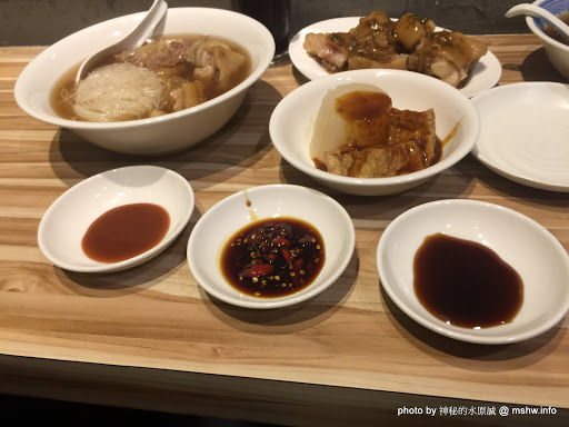 【食記】台中當歸鄉-豬油拌飯.當歸豬腳@北區科博館-捷運BRT中正國小 : 看了傻眼的份量...口味清淡普通的豬腳 中式 北區 區域 午餐 台中市 台式 小吃 捷運美食MRT&BRT 晚餐 豬腳 飲食/食記/吃吃喝喝 