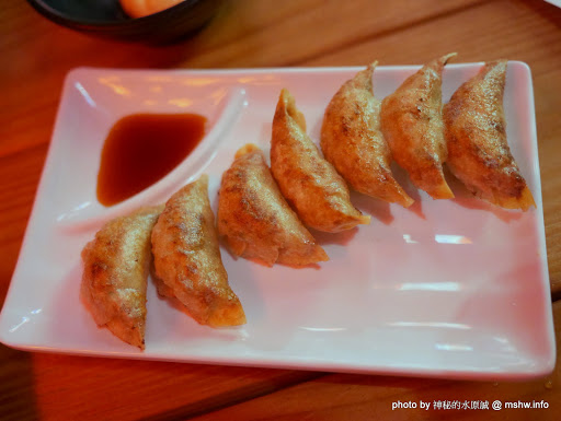 【食記】台中三代目屋台餃子安兵衛-台灣一號店@西區中美橫丁Hirome ひろめ横丁&廣三SOGO-捷運BRT科博館 : 弘人市場在台灣!輕鬆享受高知飲食文化 串燒 區域 台中市 夜市小吃 宵夜 小吃 居酒屋 拉麵 捷運美食MRT&BRT 日式 晚餐 燒烤/燒肉 稻燒&槀燒 西區 酒類 飲食/食記/吃吃喝喝 麵食類 