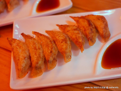 【食記】台中三代目屋台餃子安兵衛-台灣一號店@西區中美橫丁Hirome ひろめ横丁&廣三SOGO-捷運BRT科博館 : 弘人市場在台灣!輕鬆享受高知飲食文化 串燒 區域 台中市 夜市小吃 宵夜 小吃 居酒屋 拉麵 捷運美食MRT&BRT 日式 晚餐 燒烤/燒肉 稻燒&槀燒 西區 酒類 飲食/食記/吃吃喝喝 麵食類 