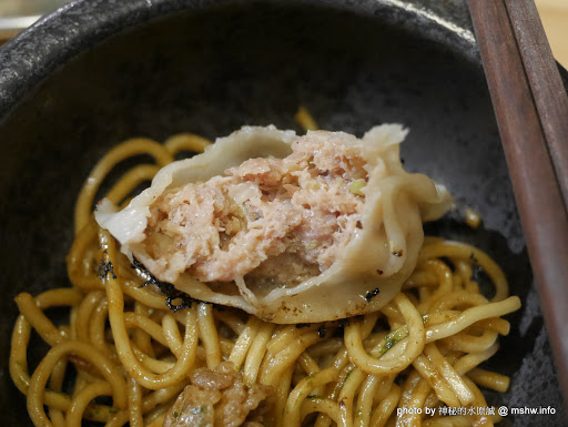 【食記】台中次男日食料理製作所@西區英才公園&台中二中-捷運BRT中正國小 : 激發你的黑暗原力!!這廚師從黑暗料理界來的? 下午茶 區域 台中市 台式 夜市小吃 宵夜 小吃 居酒屋 捷運美食MRT&BRT 日式 水餃&煎餃&鍋貼 炒泡麵 西區 輕食 速食 酒類 飲食/食記/吃吃喝喝 麵食類 