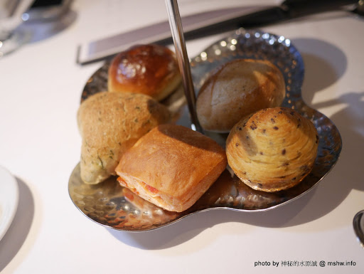 【食記】台北The Riviera Hotel 歐華酒店地中海牛排館@中山捷運MRT中山國小 : 口感絕佳~45天熟成極黑神戶肋眼牛排套餐,定情約會的好地方! 下午茶 中山區 區域 午餐 台北市 和牛 婚宴 捷運美食MRT&BRT 排餐 新聞與政治 晚餐 熟成 美式 西式 試吃試用業配文 豬排 豬腳 雞肉捲 飲食/食記/吃吃喝喝 