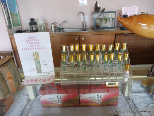 【景點】南投禪與松休閒養身會館@水里 : 最後的秘境?! 私人招待所變身檜木屋度假山莊 住宿 區域 南投縣 新聞與政治 旅行 旅館 景點 未分類 水里鄉 渡假村 試吃試用業配文 