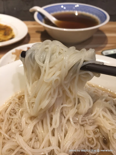 【食記】台中當歸鄉-豬油拌飯.當歸豬腳@北區科博館-捷運BRT中正國小 : 看了傻眼的份量...口味清淡普通的豬腳 中式 北區 區域 午餐 台中市 台式 小吃 捷運美食MRT&BRT 晚餐 豬腳 飲食/食記/吃吃喝喝 