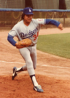 Fernando Valenzuela Net Worth, Income, Salary, Earnings, Biography, How much money make?