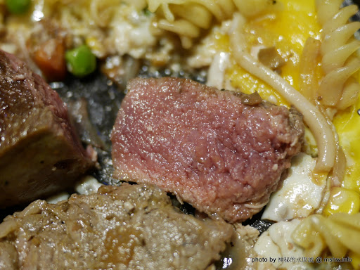 【食記】桃園Thickly Cut Steak 厚切牛排-桃園旗艦店-板橋亞東原創@桃園 : CP值不錯, 吃飽飽不用花大錢的平價牛排餐廳 下午茶 區域 午餐 吃到飽 排餐 晚餐 桃園市 美式 西式 豬排 鐵板料理 飲食/食記/吃吃喝喝 