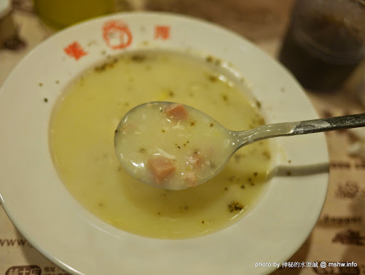 【食記】台中Joyful Steak House 饗厚牛排-台中東海店@龍井東海夜市捷運BRT坪頂 : 喔喔, 原來岩燒也可以吃的很平價... 區域 午餐 台中市 台式 捷運美食MRT&BRT 排餐 晚餐 石板料理 自助吧 西式 豬排 雞排 飲食/食記/吃吃喝喝 龍井區 