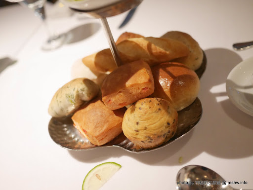 【食記】台北The Riviera Hotel 歐華酒店地中海牛排館@中山捷運MRT中山國小 : 口感絕佳~45天熟成極黑神戶肋眼牛排套餐,定情約會的好地方! 下午茶 中山區 區域 午餐 台北市 和牛 婚宴 捷運美食MRT&BRT 排餐 新聞與政治 晚餐 熟成 美式 西式 試吃試用業配文 豬排 豬腳 雞肉捲 飲食/食記/吃吃喝喝 