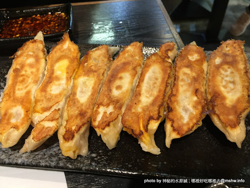 【食記】台中壹玖捌捌銷魂鍋貼專賣店@西區廣三SOGO百貨-捷運BRT科博館 : 荷包銷魂必點!?口味有待加強的彰化北斗知名鍋貼品牌 中式 區域 午餐 台中市 台式 小吃 晚餐 水餃&煎餃&鍋貼 西區 飲食/食記/吃吃喝喝 