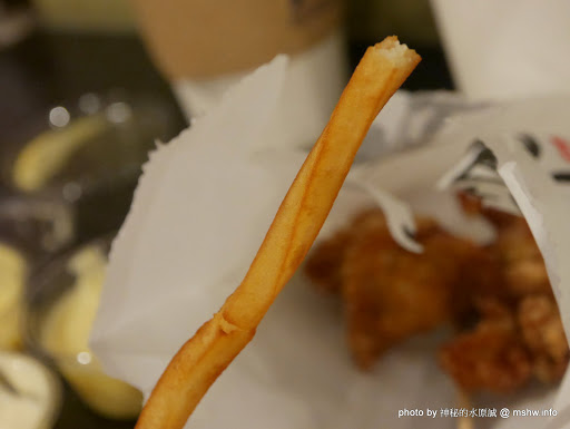 【食記】台北Rounin からあげ 浪人炸雞-丸龜名物-骨付鳥專賣店@中正博漢區相機街-捷運MRT台北車站 : 炸而不膩, 重口味的四國香川特產! 的確是還蠻好吃的呢! 午餐 台式 小吃 捷運美食MRT&BRT 日式 晚餐 未分類 炸雞 輕食 雞排 飲食/食記/吃吃喝喝 鹹酥雞類 
