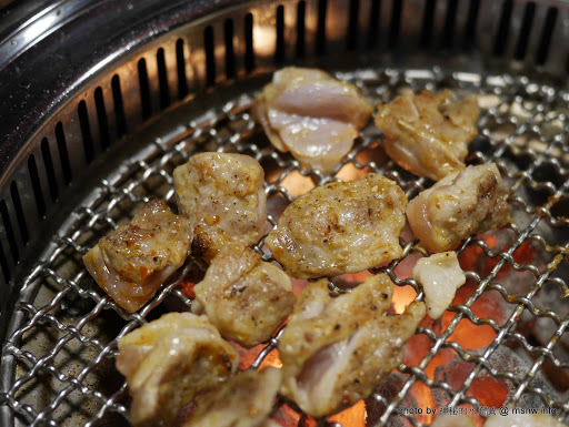 【食記】台中Iwate 岩手日式炭火燒肉@南屯公益路燒肉-捷運MRT溝仔墘 : 全程桌邊服務,肉質與技術兼具的巷弄美味 區域 南屯區 台中市 和牛 宵夜 居酒屋 捷運美食MRT&BRT 日式 晚餐 燒烤/燒肉 飲食/食記/吃吃喝喝 